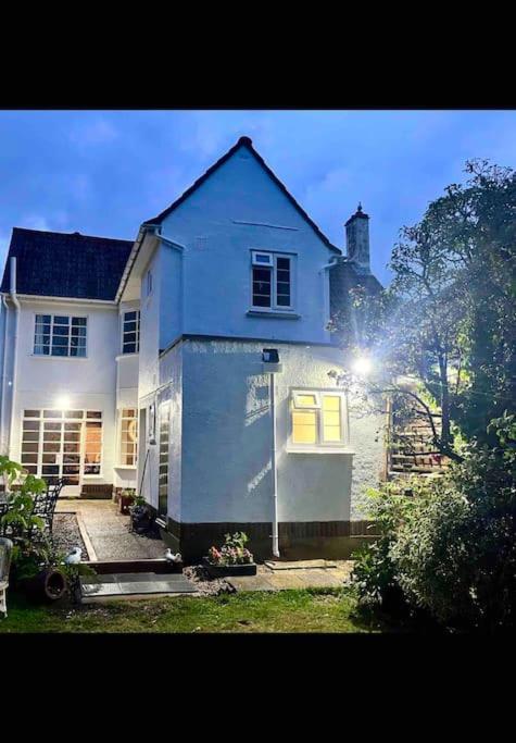 Spacious Semi-Detached Southsea House, Free Parking On Drive Πόρτσμουθ Εξωτερικό φωτογραφία