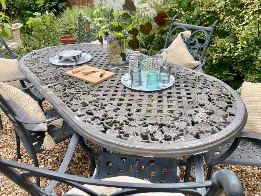 Spacious Semi-Detached Southsea House, Free Parking On Drive Πόρτσμουθ Εξωτερικό φωτογραφία