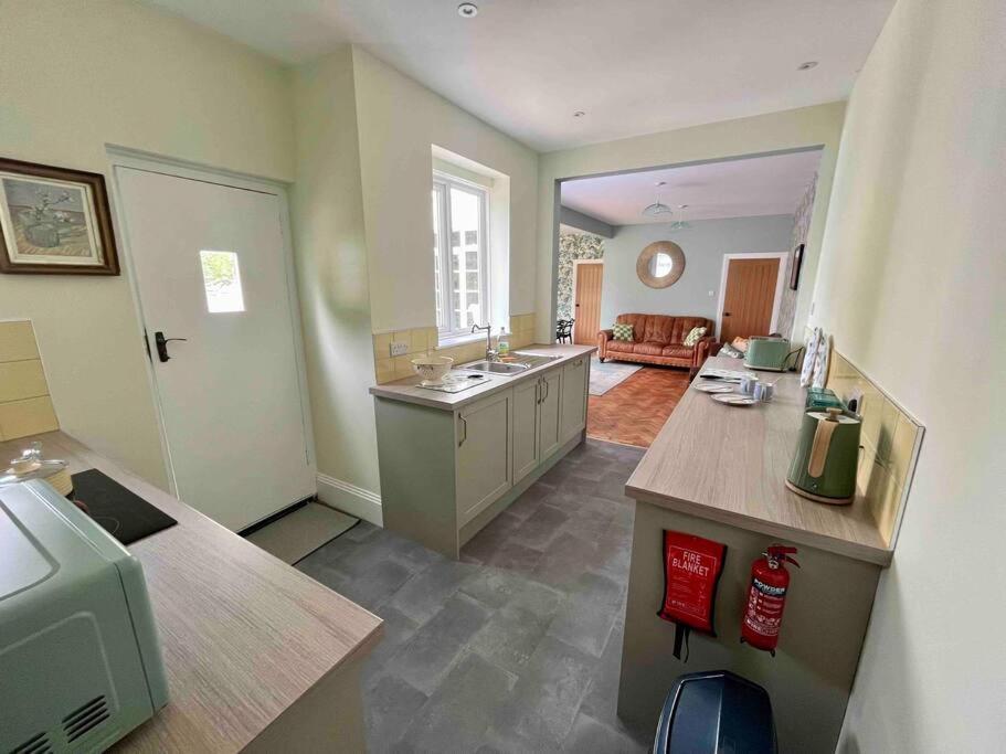 Spacious Semi-Detached Southsea House, Free Parking On Drive Πόρτσμουθ Εξωτερικό φωτογραφία
