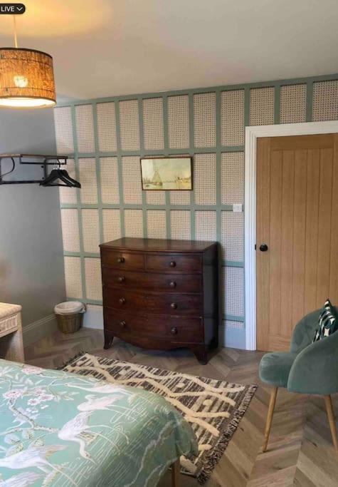 Spacious Semi-Detached Southsea House, Free Parking On Drive Πόρτσμουθ Εξωτερικό φωτογραφία