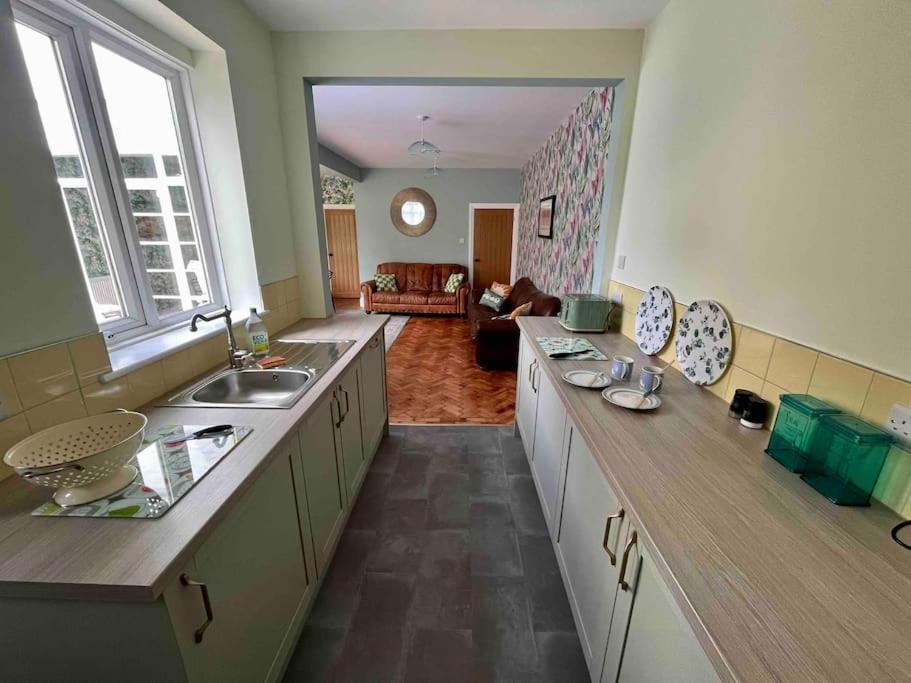 Spacious Semi-Detached Southsea House, Free Parking On Drive Πόρτσμουθ Εξωτερικό φωτογραφία