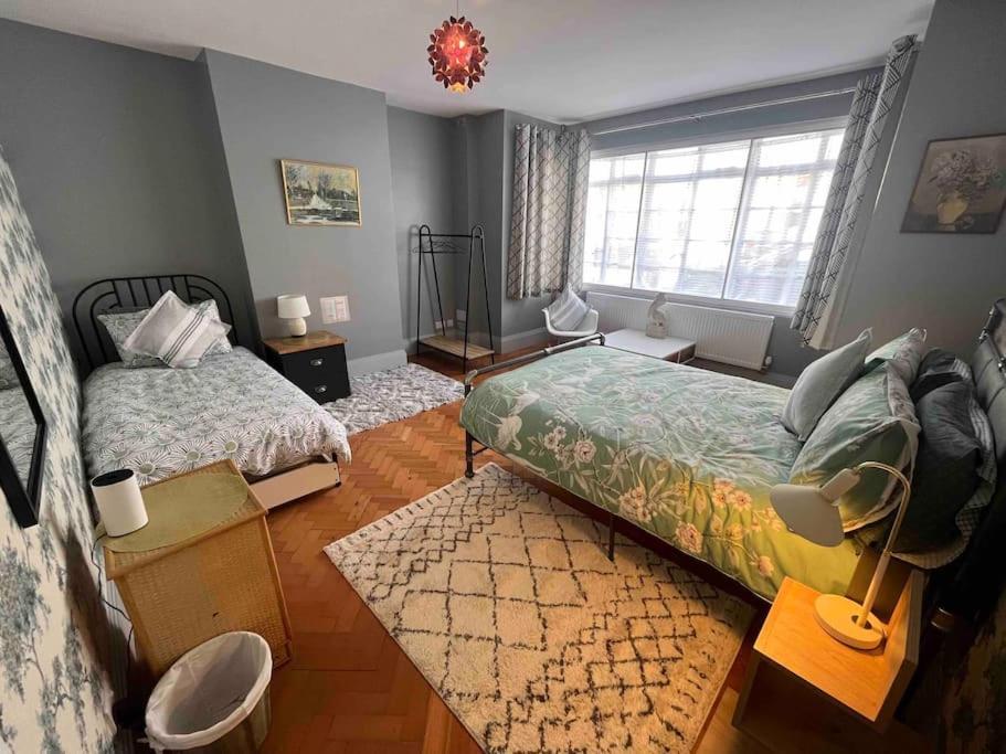 Spacious Semi-Detached Southsea House, Free Parking On Drive Πόρτσμουθ Εξωτερικό φωτογραφία